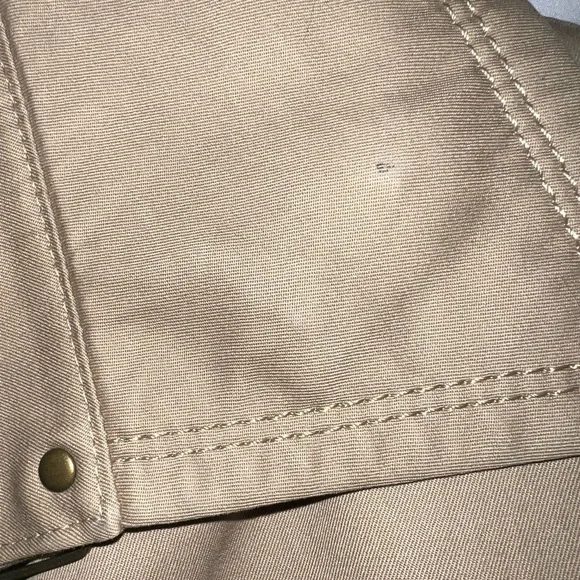 Burberry Classic Tan Trench Coat - Picture 8 of 11